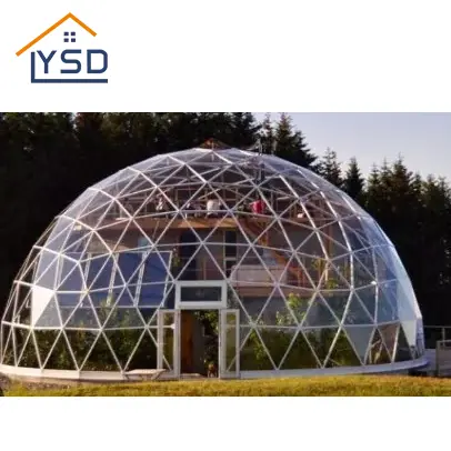 Glazen huis dat dicht bij de natuur kan zijn