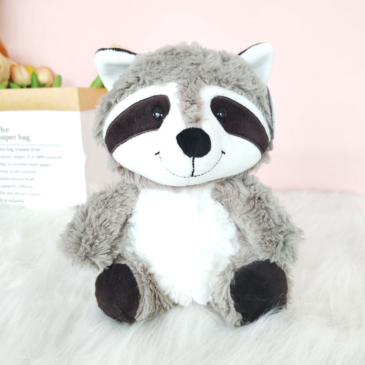 Wasbeer knuffel met grote pluizige staart