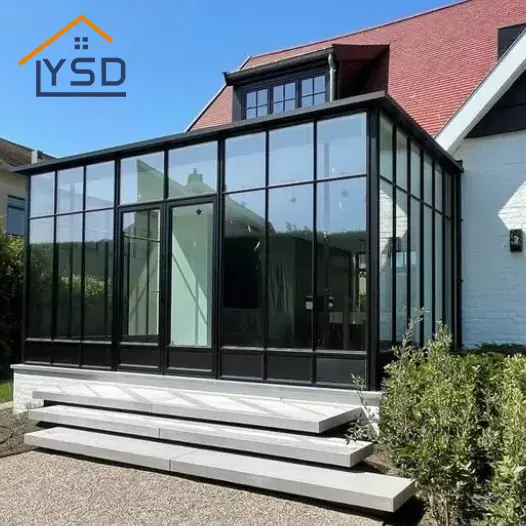 Zie de buitenkant van het glazen huis